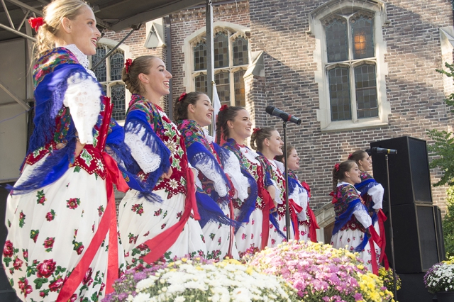 Folklore at Roncesvalles Polish Festival
